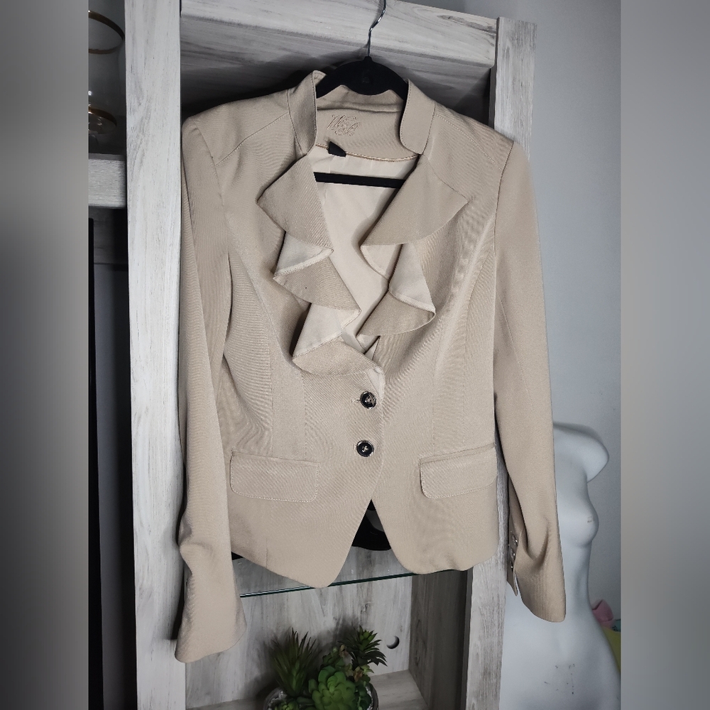 White House Black Market ruffle front blazer in a cream or light beige, SZ 4